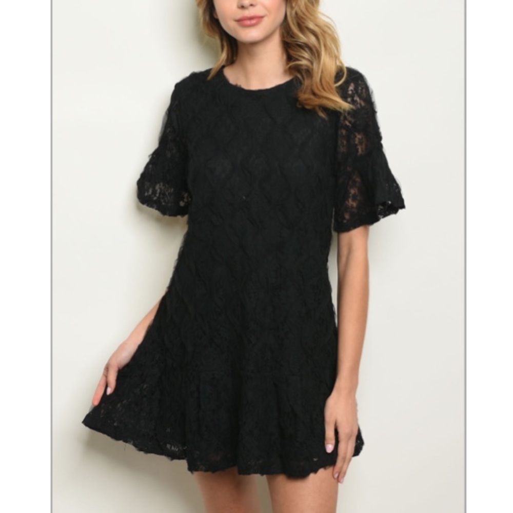 🆕 Black Lace Shift Dress